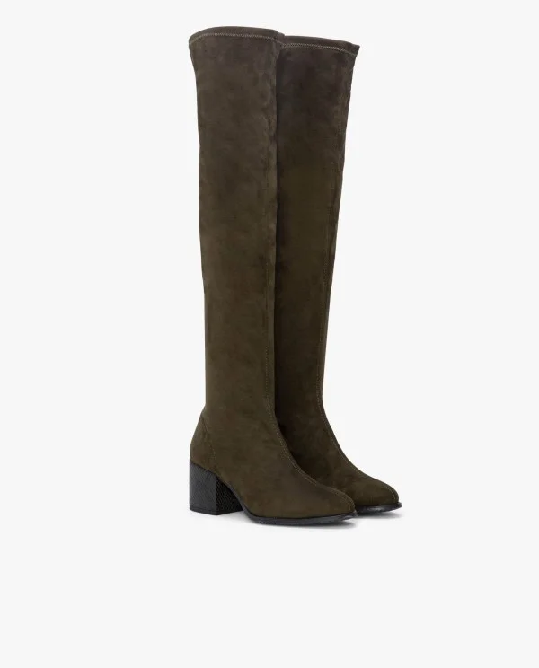 BOTA MOSQUETERA VERDE DE ULTRASUEDE...