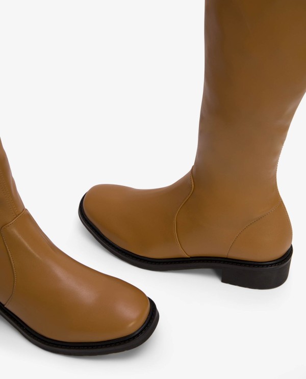 BOTA ALTA DE TECNOPIEL COLOR CUERO...