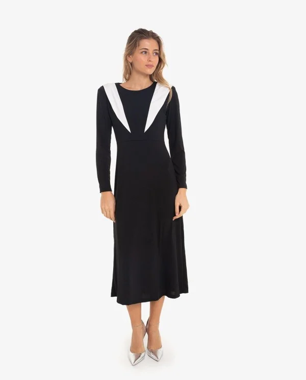 VESTIDO NEGRO CON SOLAPAS EN HOMBROS...