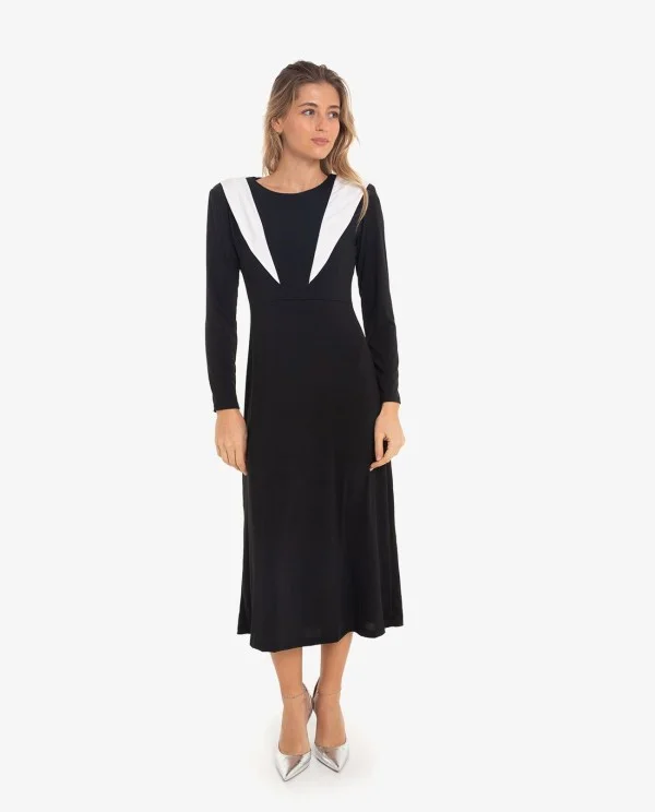 VESTIDO NEGRO CON SOLAPAS EN HOMBROS...