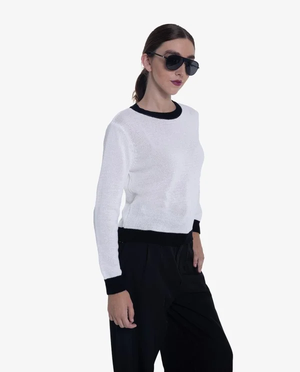 JERSEY DE PUNTO BLANCO CON DETALLES NEGROS EN CUELLO Y PUÑOS