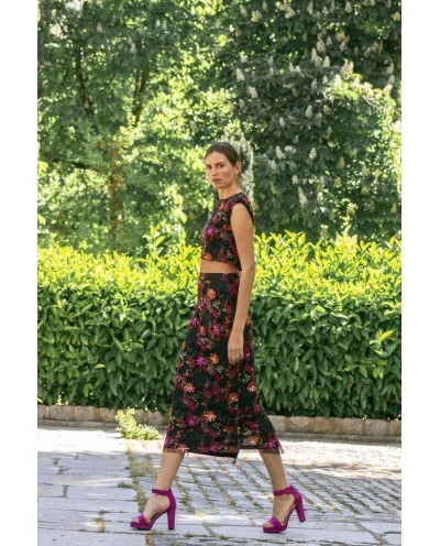 FALDA MIDI NEGRA BORDADA...