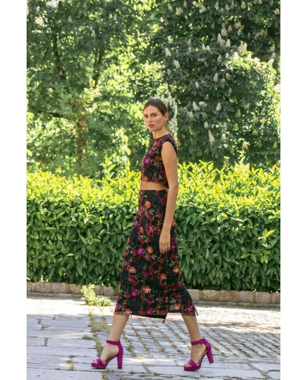 FALDA MIDI NEGRA BORDADA CON LENTEJUELAS