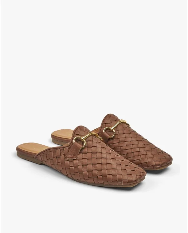 ZUECO HERRAJE PIEL TRENZADA MARRON